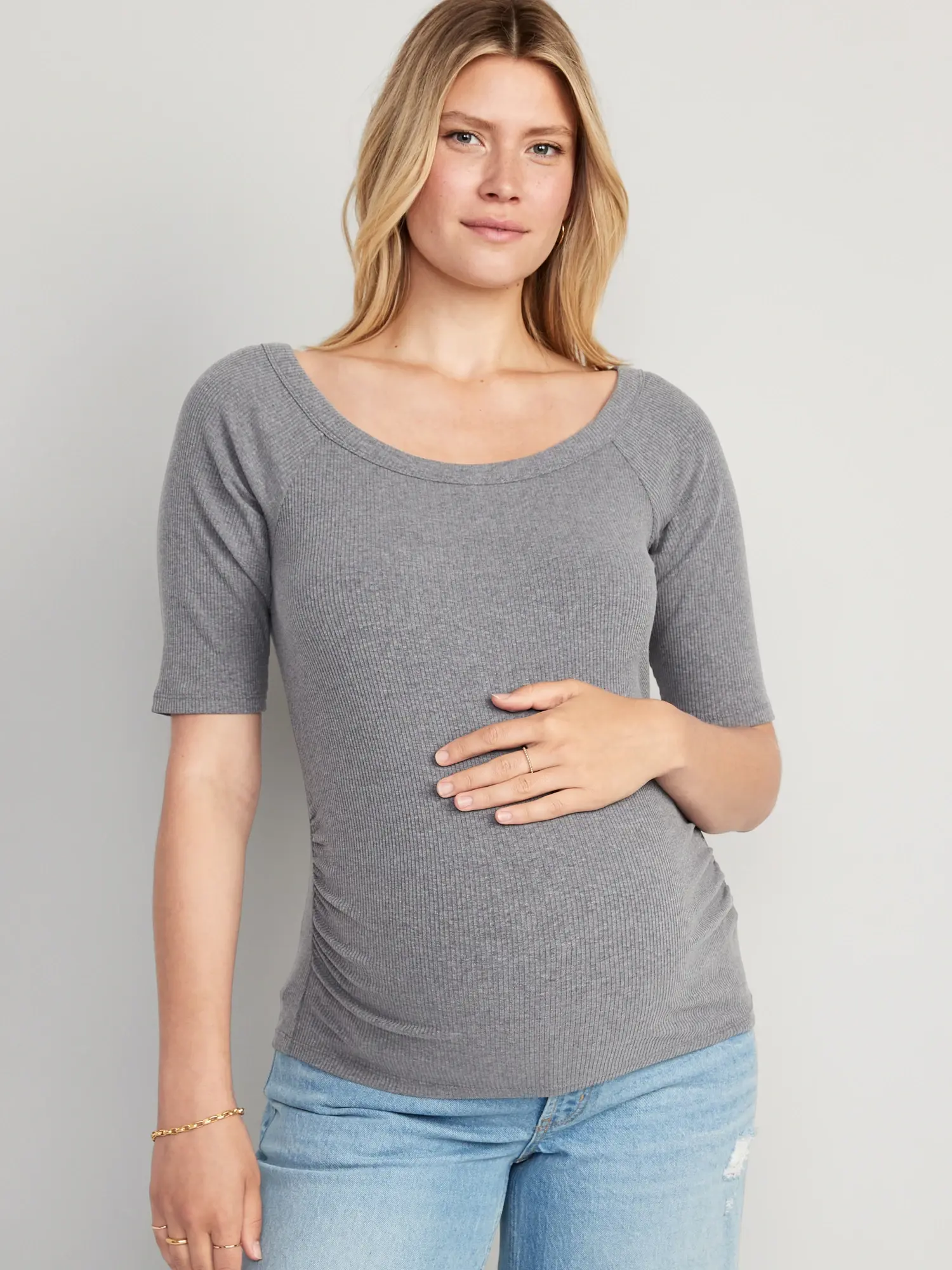 Old Navy Maternity 3/4-Sleeve Side-Shirred T-Shirt gray. 1