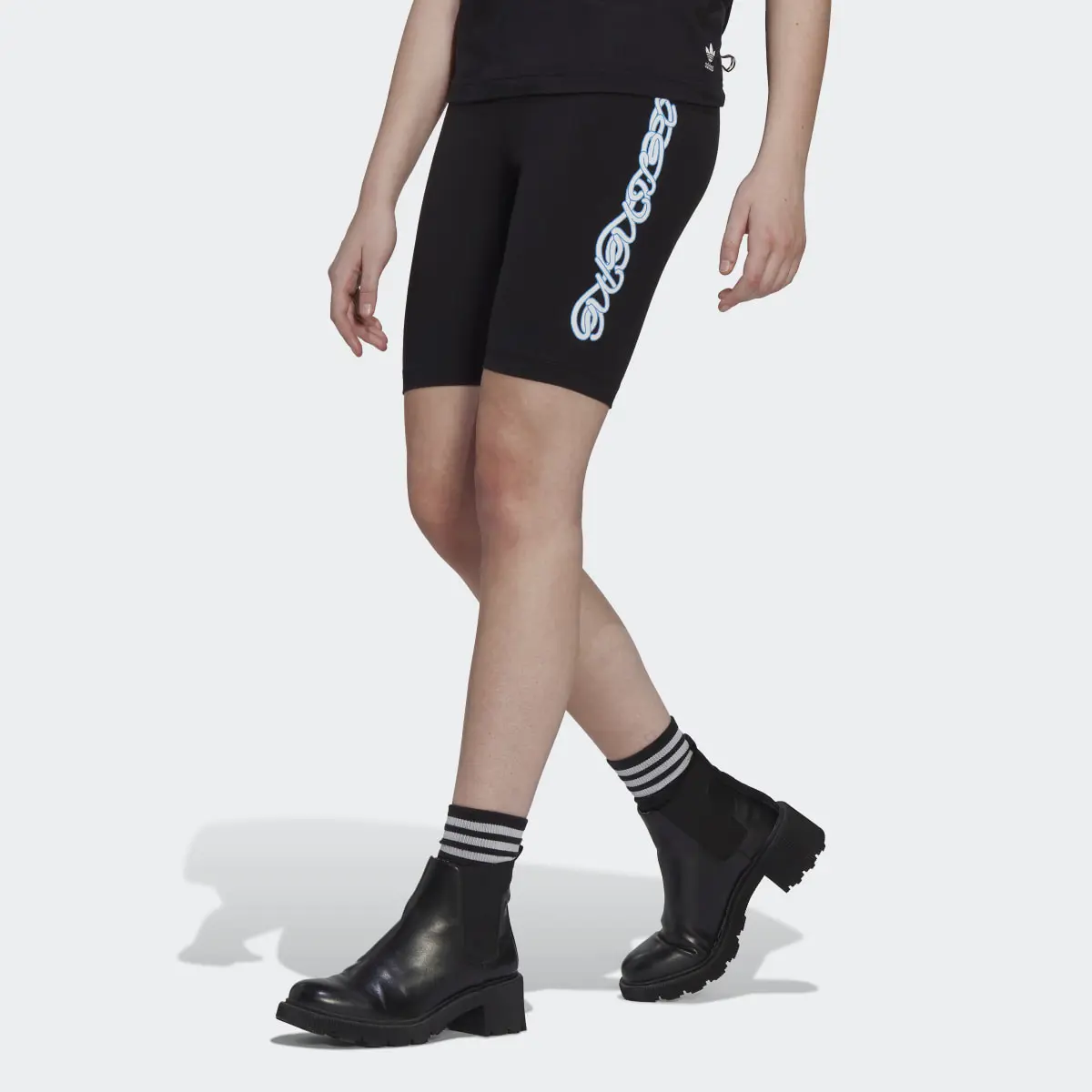 Adidas Shorts Biker. 1