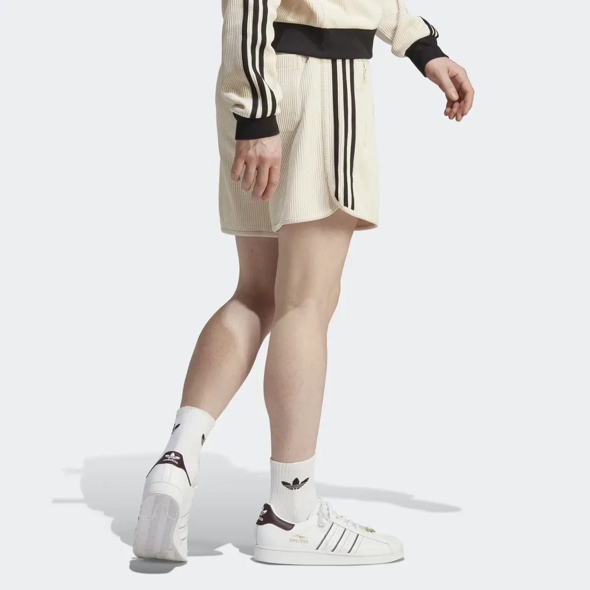 Adidas Adicolor Classics Waffle Shorts. 2