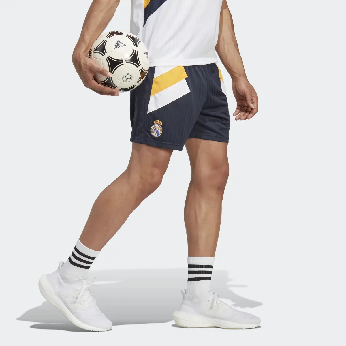 Adidas Shorts Real Madrid Icon. 3