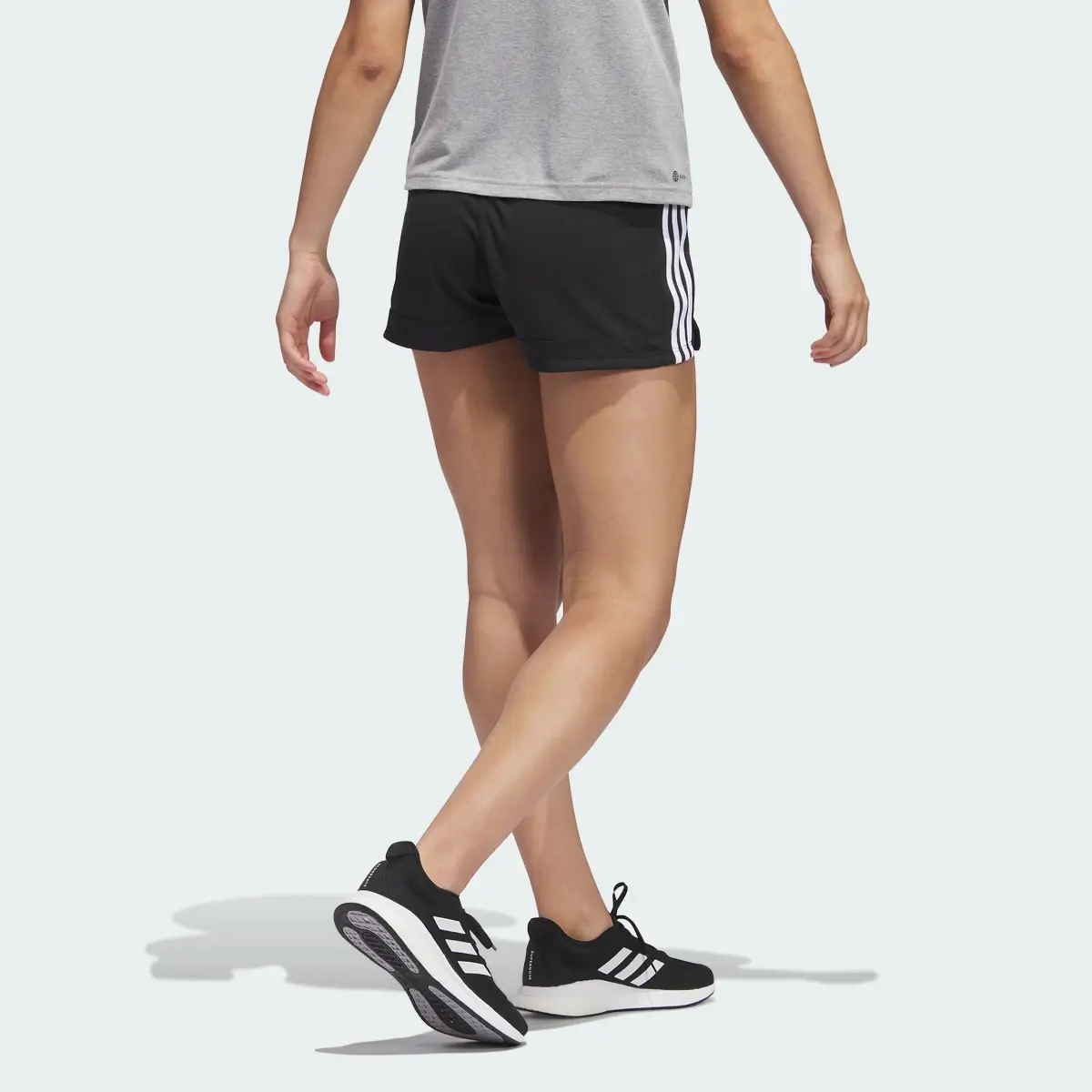 Adidas Pacer 3-Streifen Knit Shorts. 2