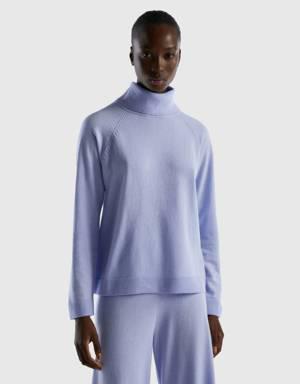 Light blue turtleneck in wool and cashmere blend