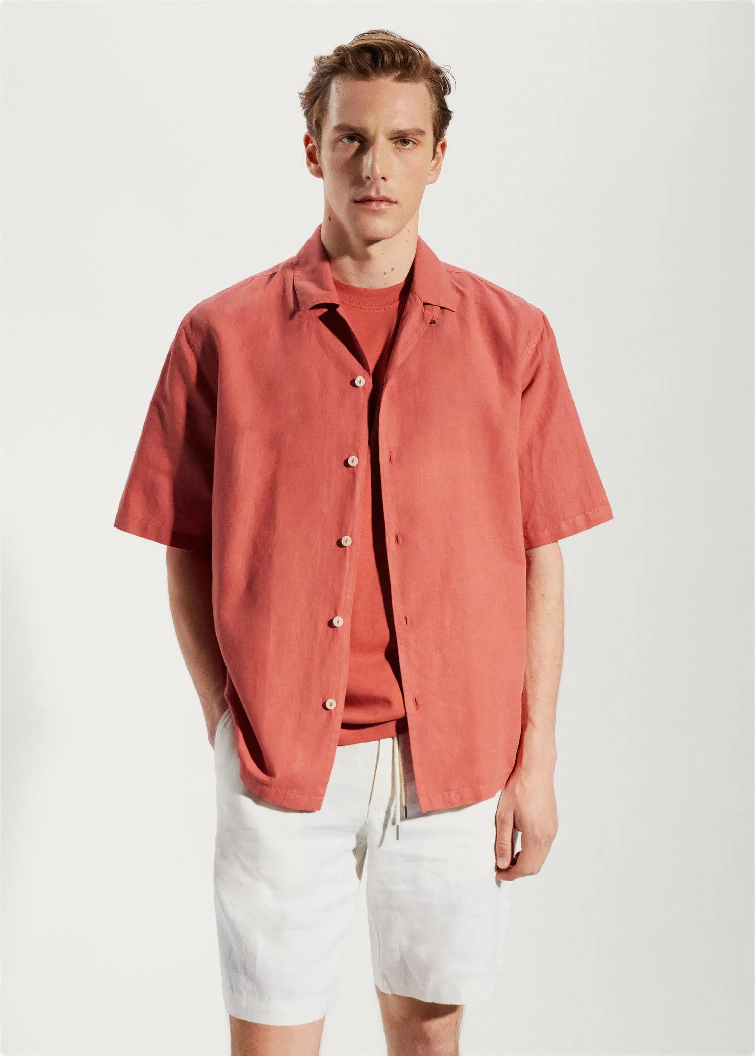 Mango Cotton-linen bowling-collar shirt. a man wearing a red shirt and white pants. 