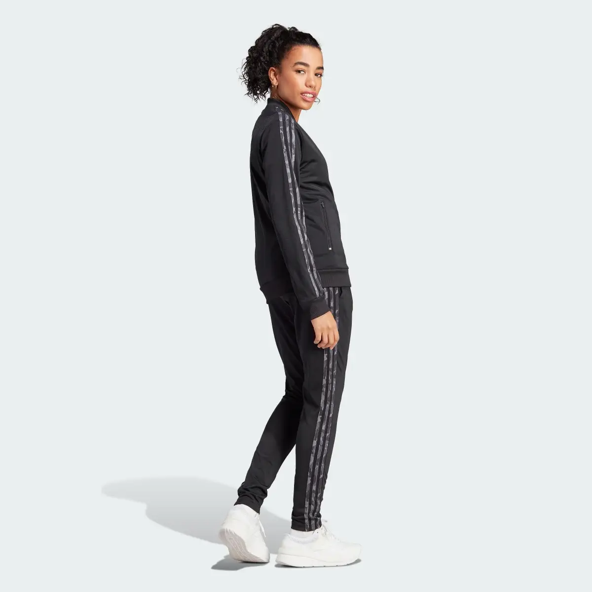 Adidas Essentials 3-Stripes Tracksuit. 3