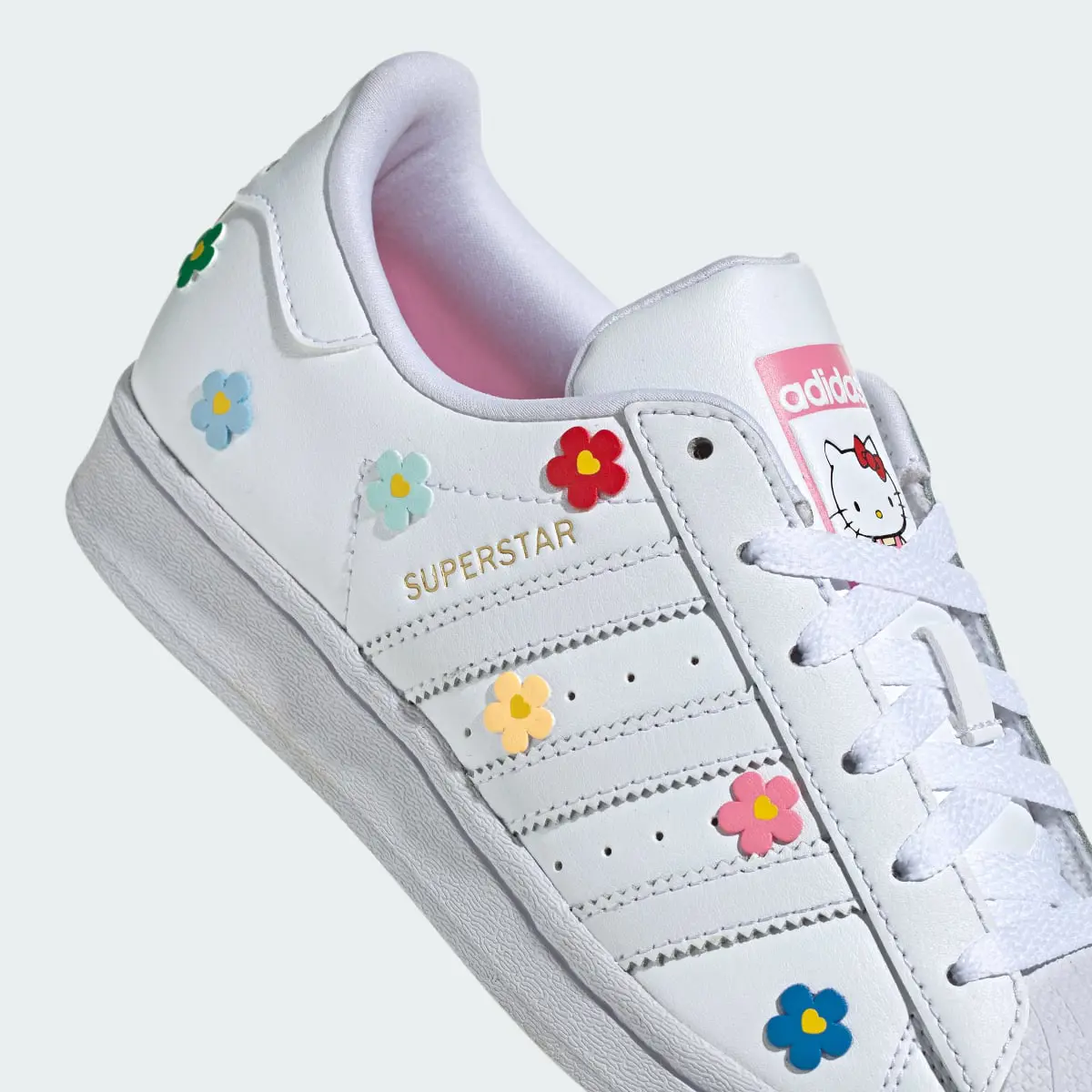 Adidas Tenis Superstar adidas Originals x Hello Kitty para Jóvenes. 3