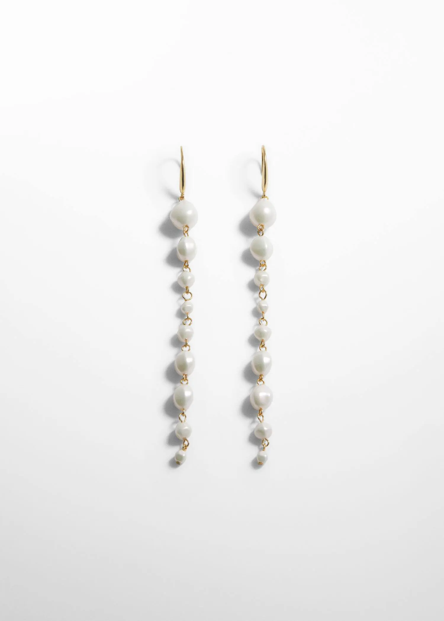 Mango Pearl thread earrings. 1