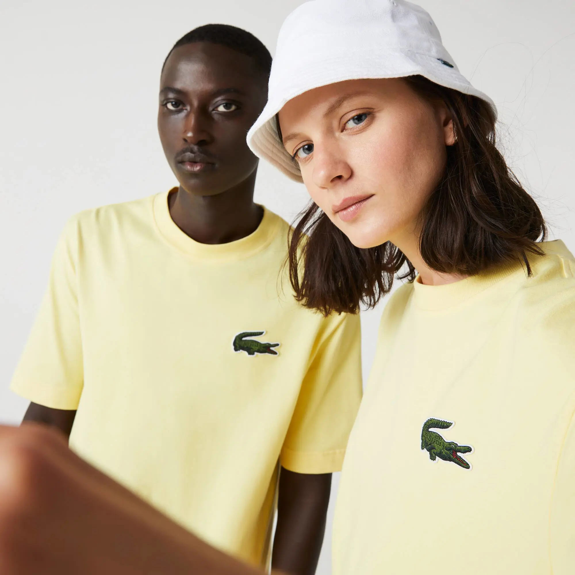 Lacoste T-shirt de corte largo em algodão orgânico com crocodilo grande unissexo. 1 Lacoste T-shirt de corte largo em algodão orgânico com crocodilo grande unissexo. 1