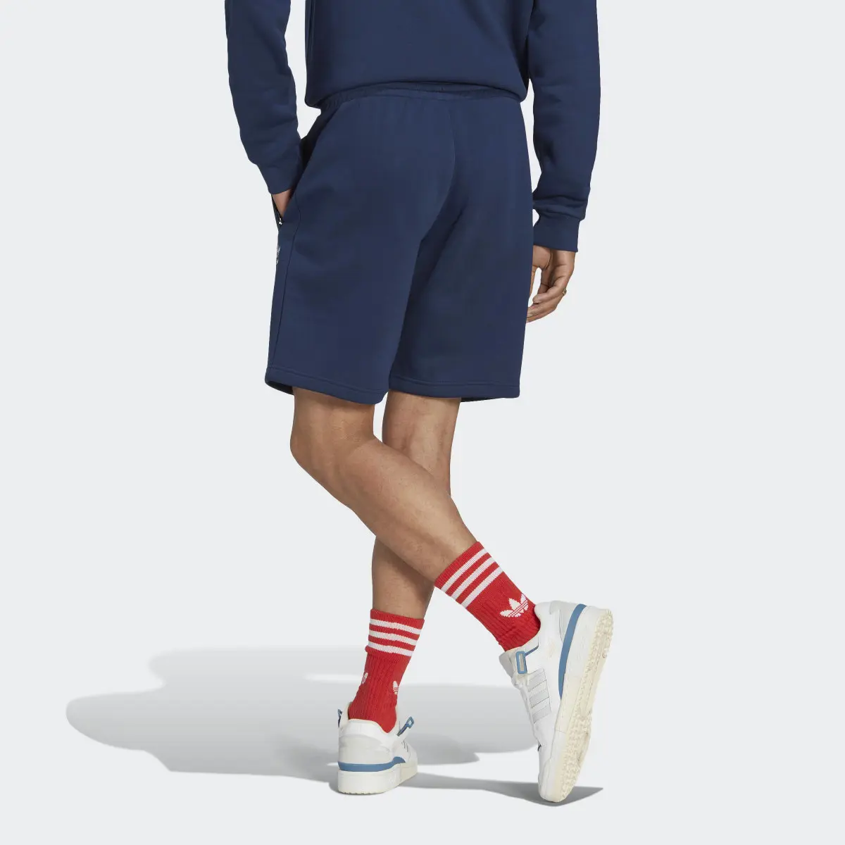 Adidas Short Trefoil Essentials. 2