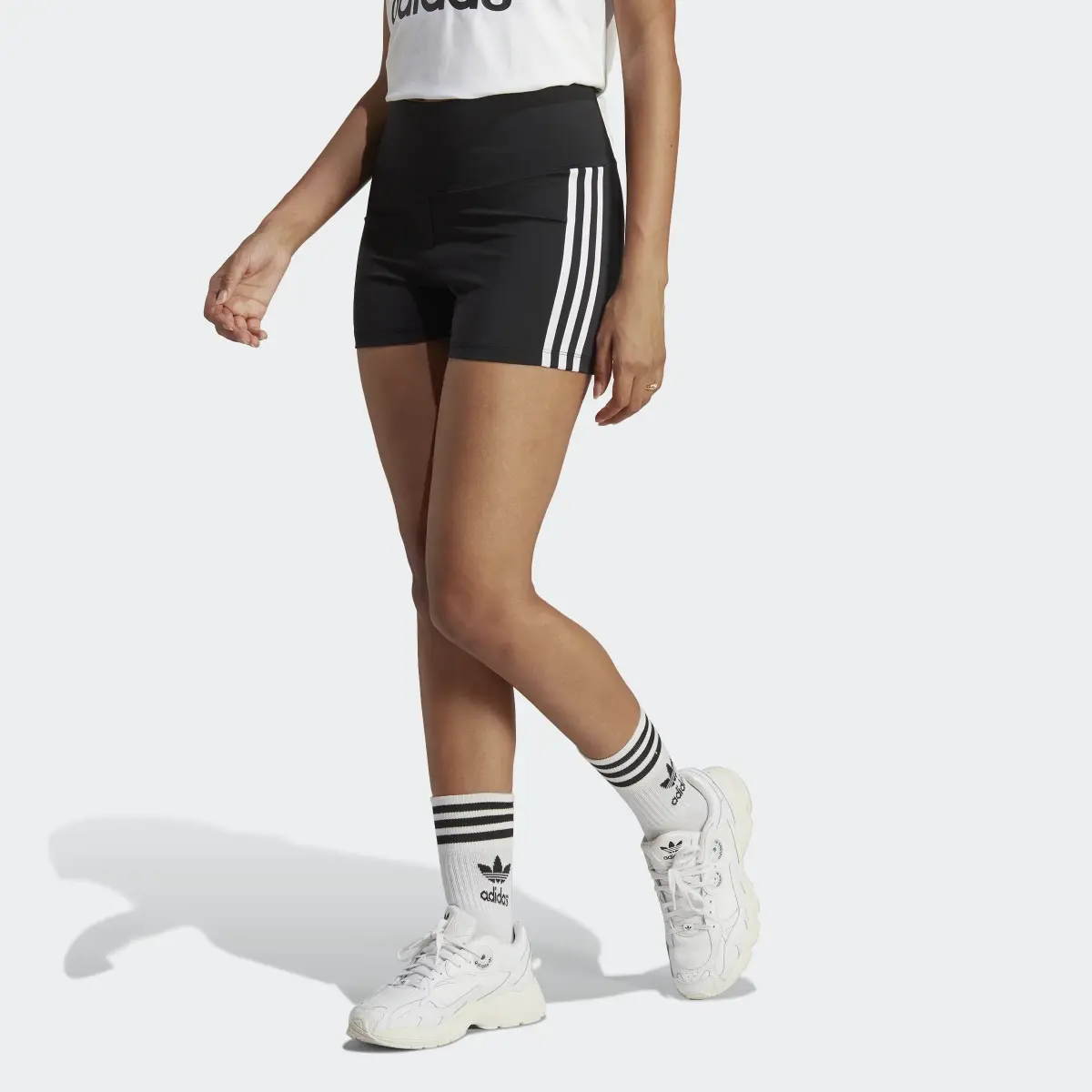 Adidas Adicolor Classics Traceable Shorts. 1