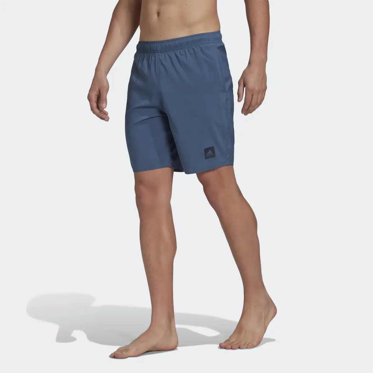 Adidas Short de bain uni de longueur classique. 1