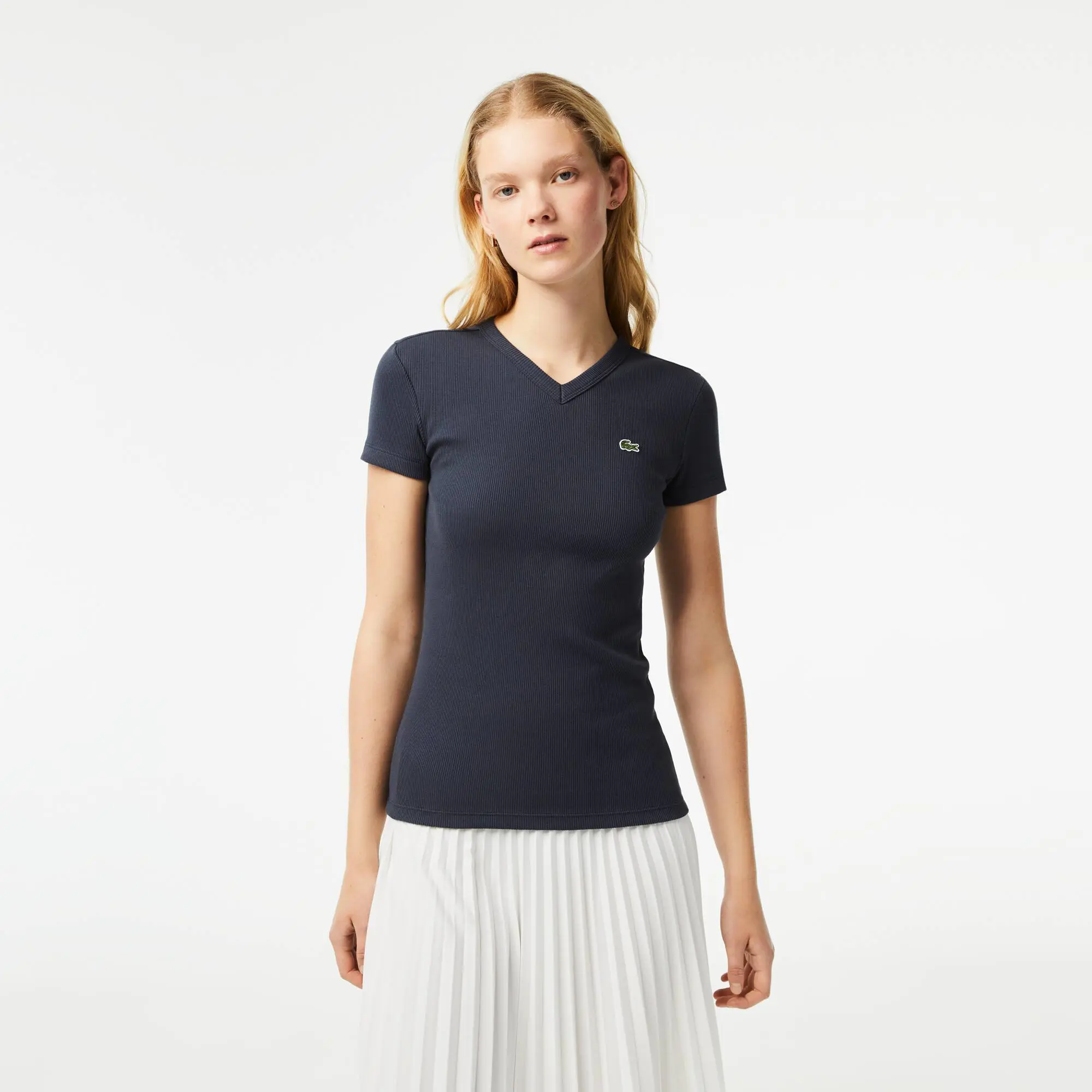 Lacoste Women’s Lacoste Slim Fit Organic Cotton V-neck T-shirt. 1