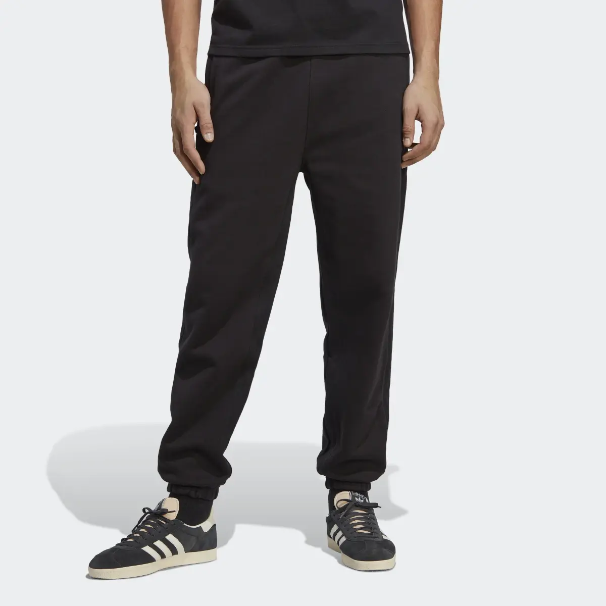 Adidas Sweat pants Essentials. 1