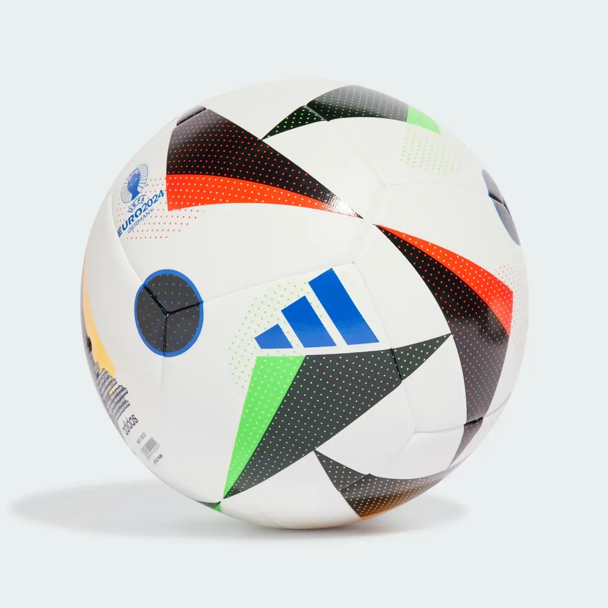 Adidas Fussballliebe Training Ball. 2