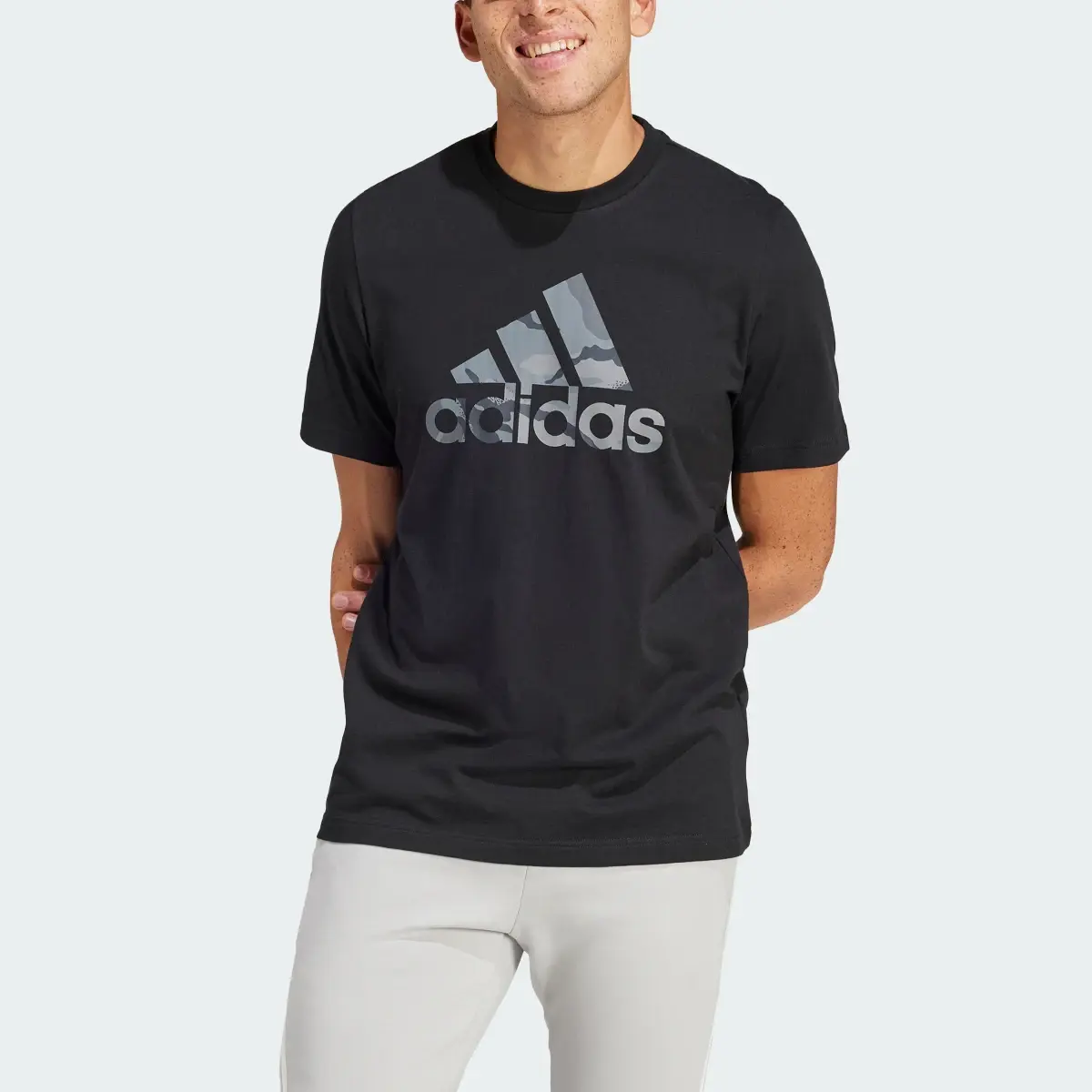 Adidas Camo Badge of Sport Graphic Tişört. 1