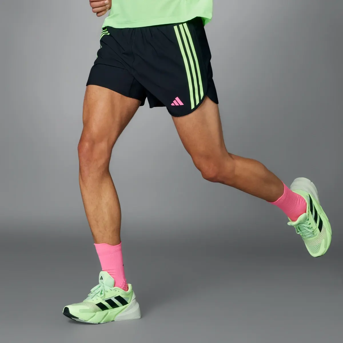 Adidas Shorts Own the Run 3 Franjas. 1