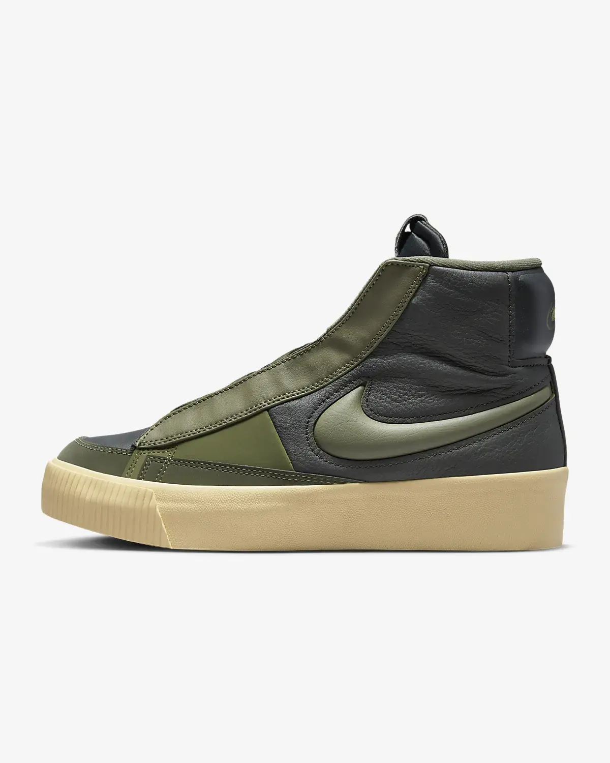 Nike Blazer Mid Victory. 1