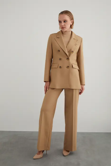 Gizia Blazer Ceketli Yüksek Bel Pantolonlu Kahverengi Takım Elbise. 3