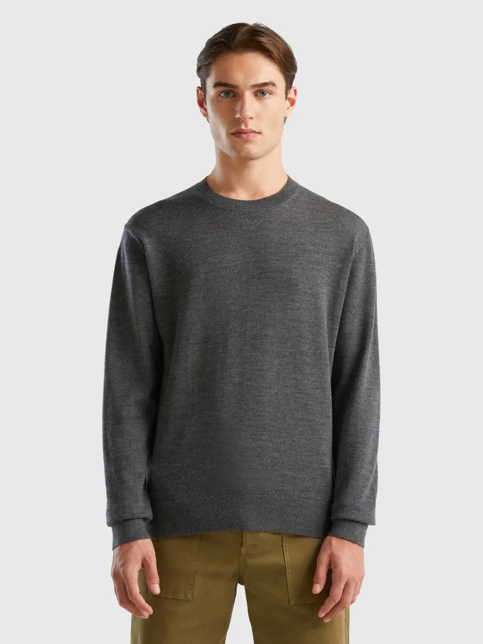 Benetton dark gray sweater in pure merino wool. 1
