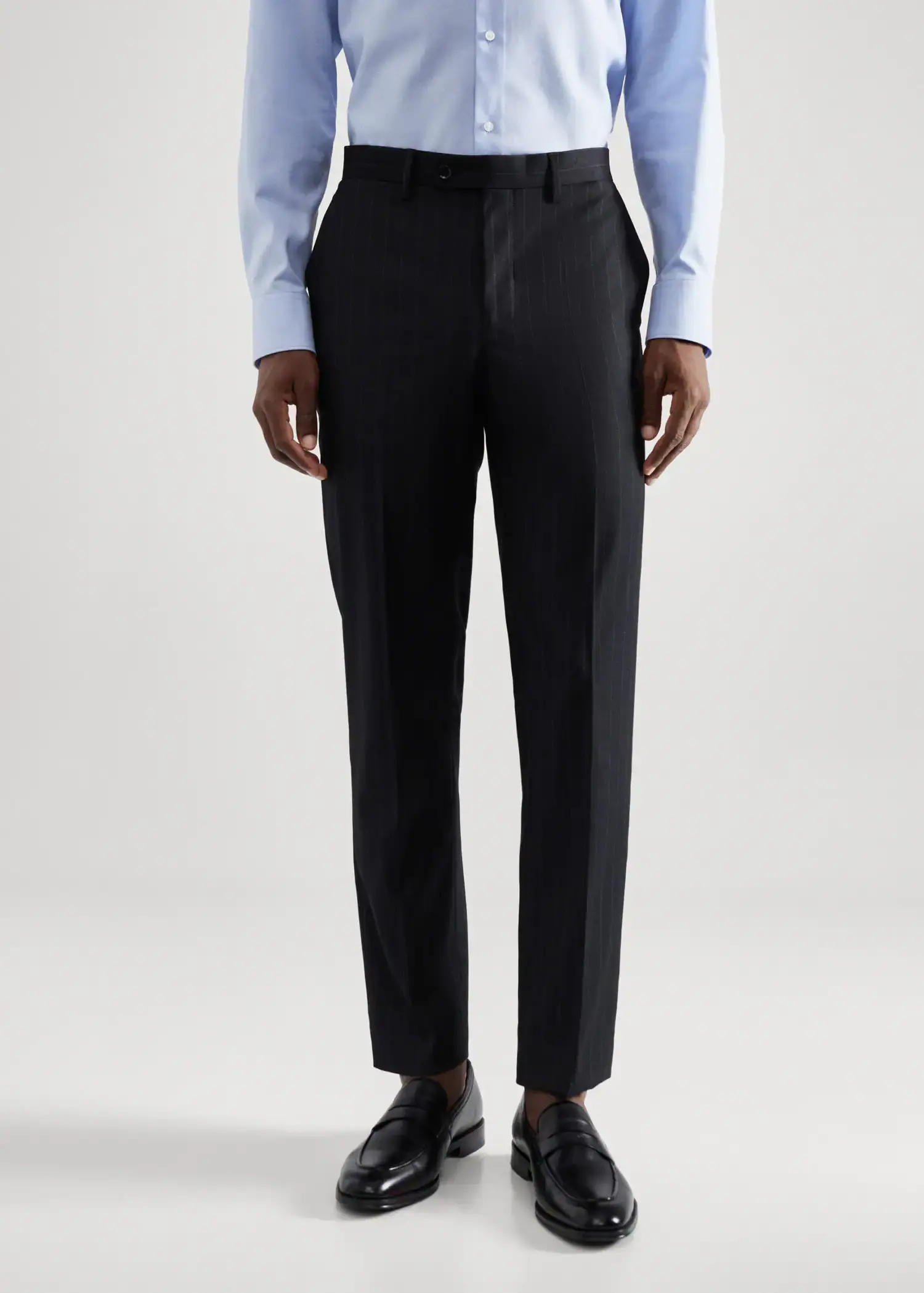 Mango Slim Fit-Anzughose aus Stretchstoff. 2