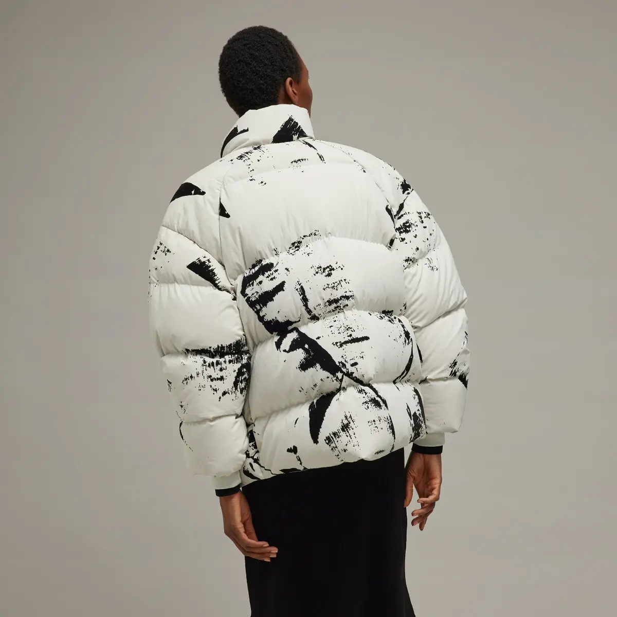 Adidas Y-3 Graphic Flock Daunenjacke. 3