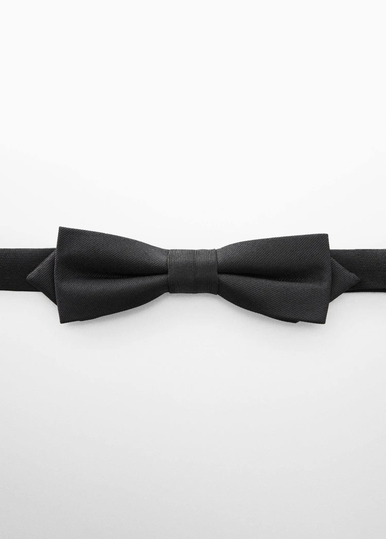 Mango Classic bow tie with microstructure. 1