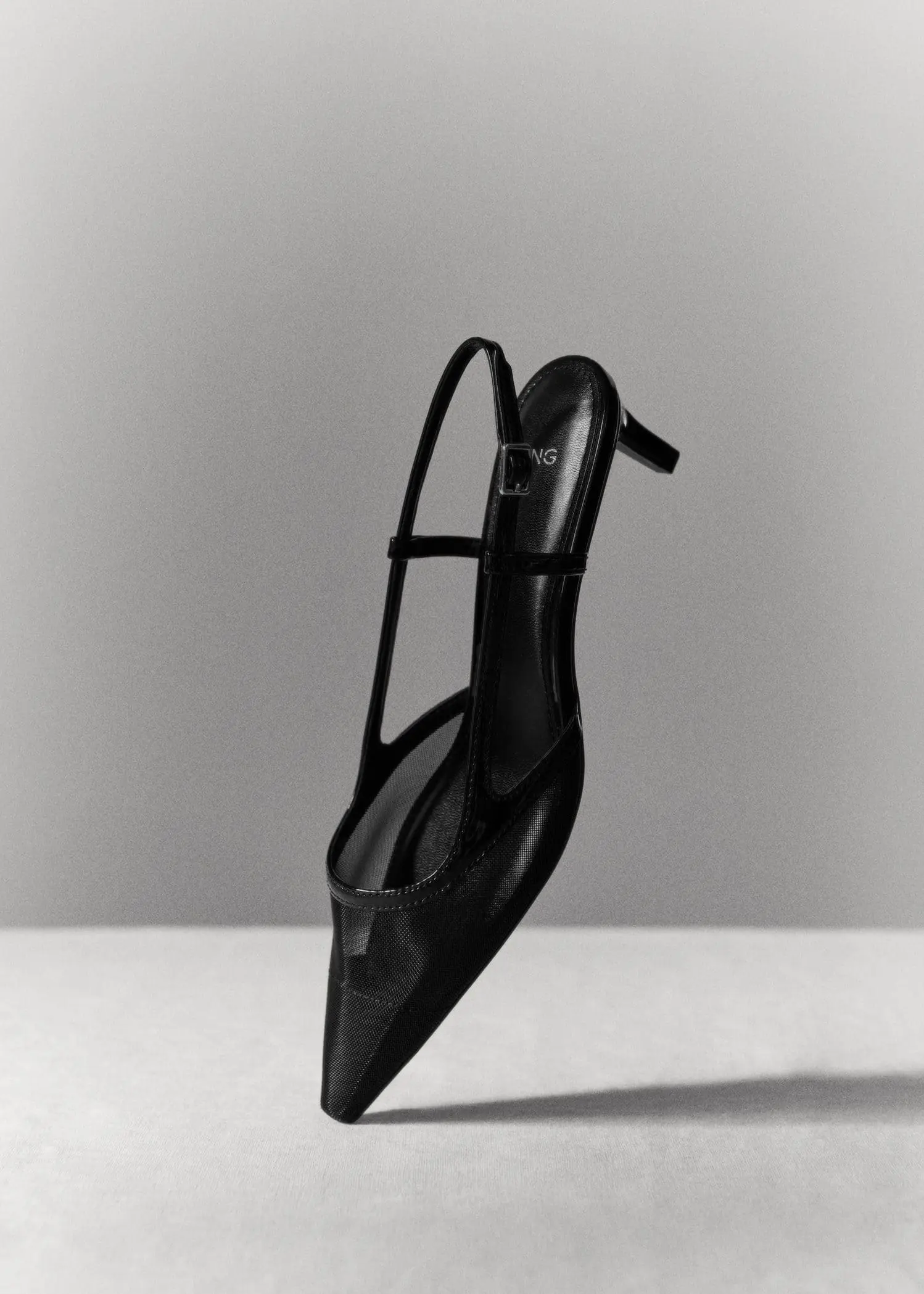 Mango Fersenfreier Schuh mit Netz-Design. 1