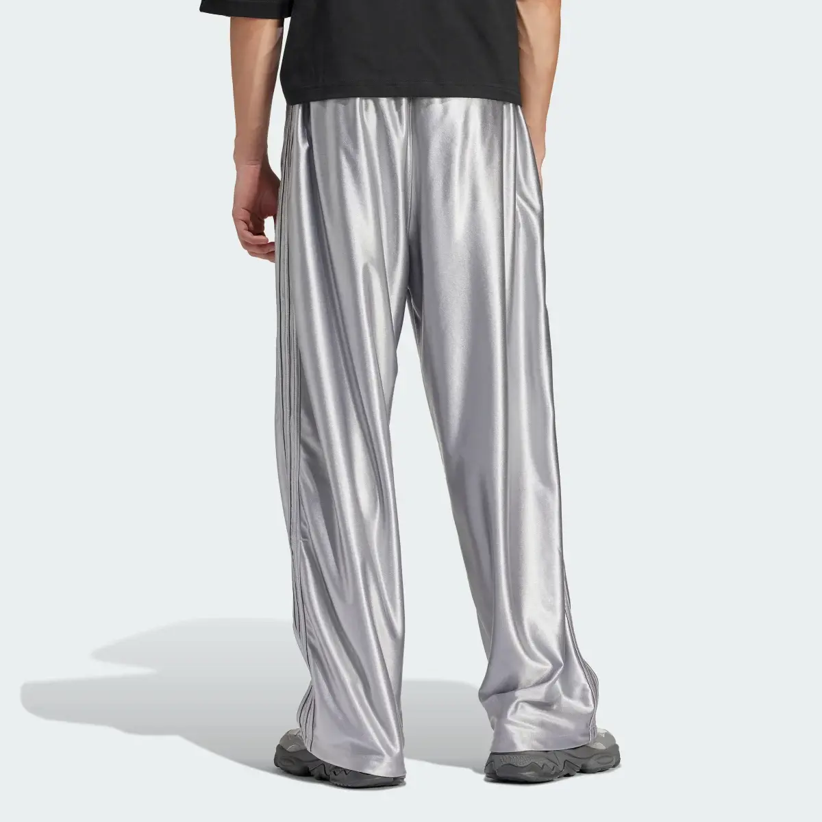 Adidas Pantalón Firebird Oversized. 2