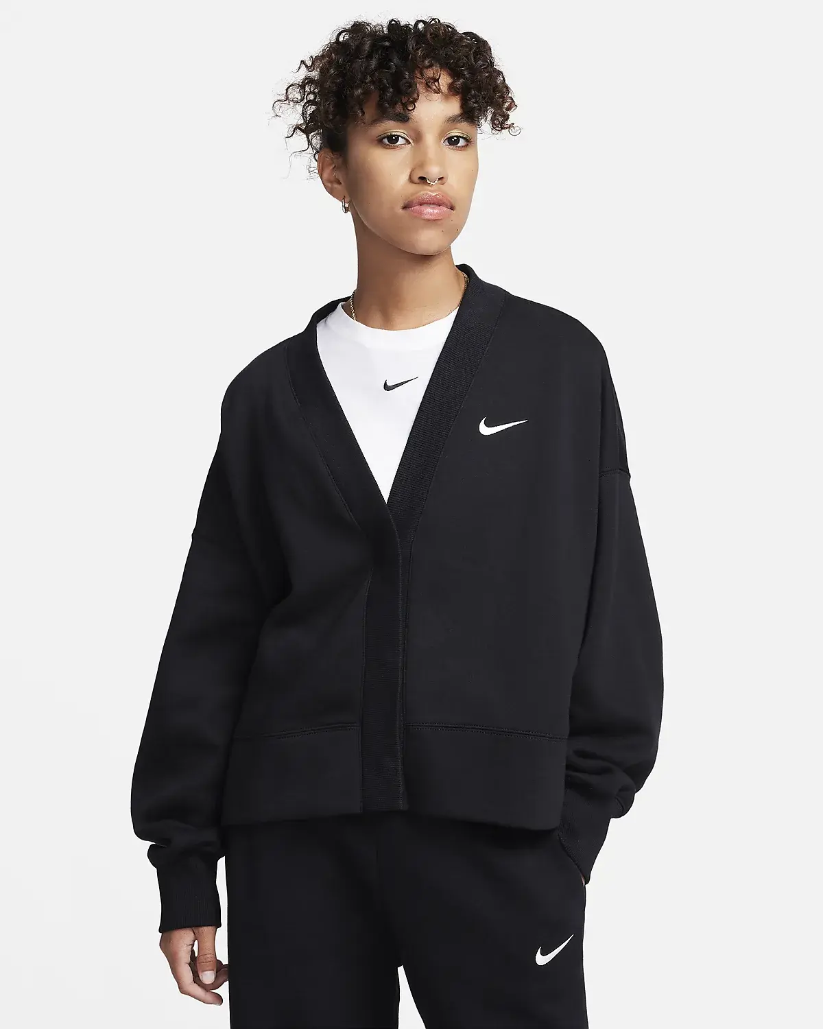 Nike Sportswear Phoenix Fleece. 1