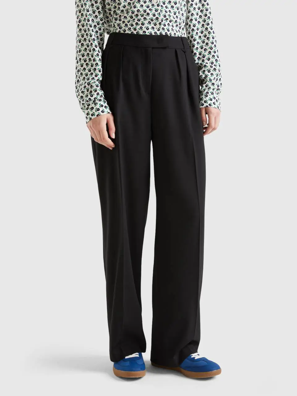 Benetton flowy trousers with double crease. 1