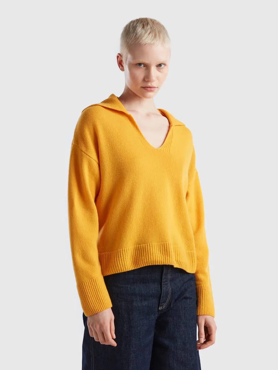 Benetton boxy fit sweater with polo collar. 1