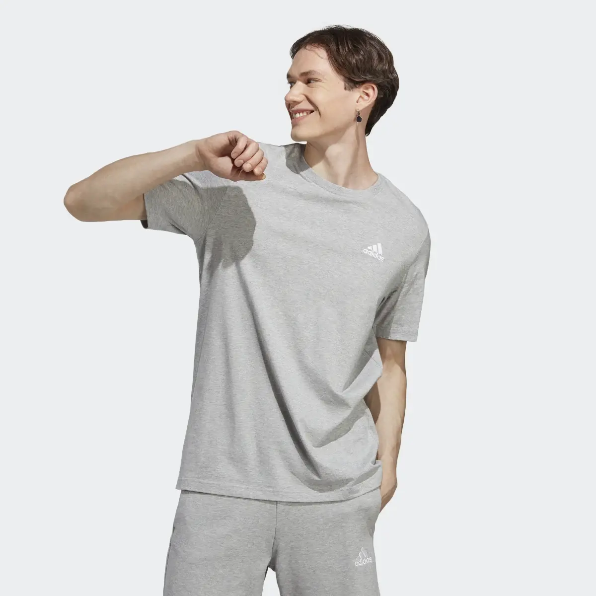 Adidas T-shirt en jersey à petit logo brodé Essentials. 2