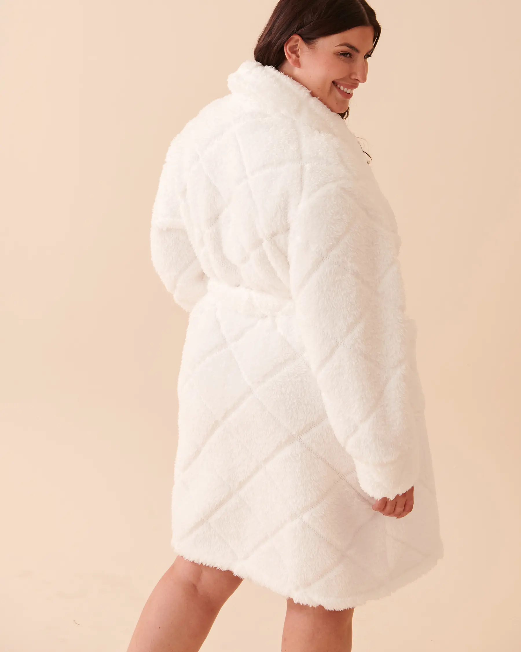 La Vie en Rose Soft Plush Quilted Effect Robe. 2