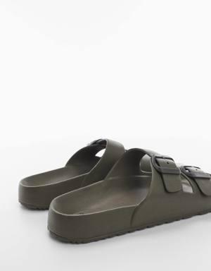 Rubber sandal with buckle