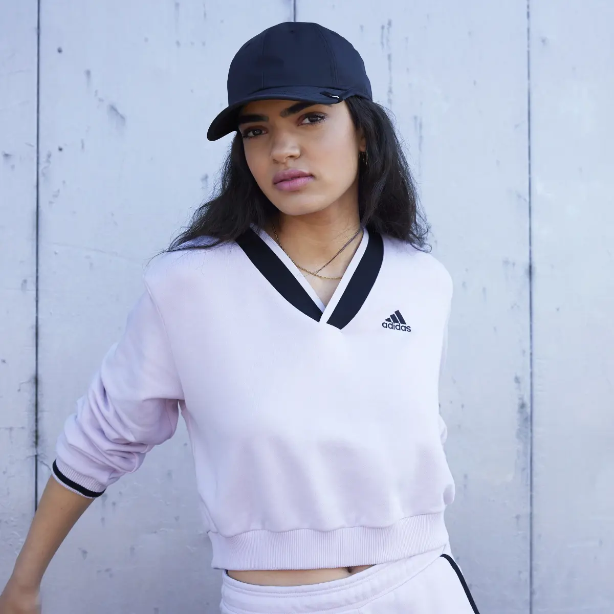 Adidas Sweat-shirt court à col en V. 1