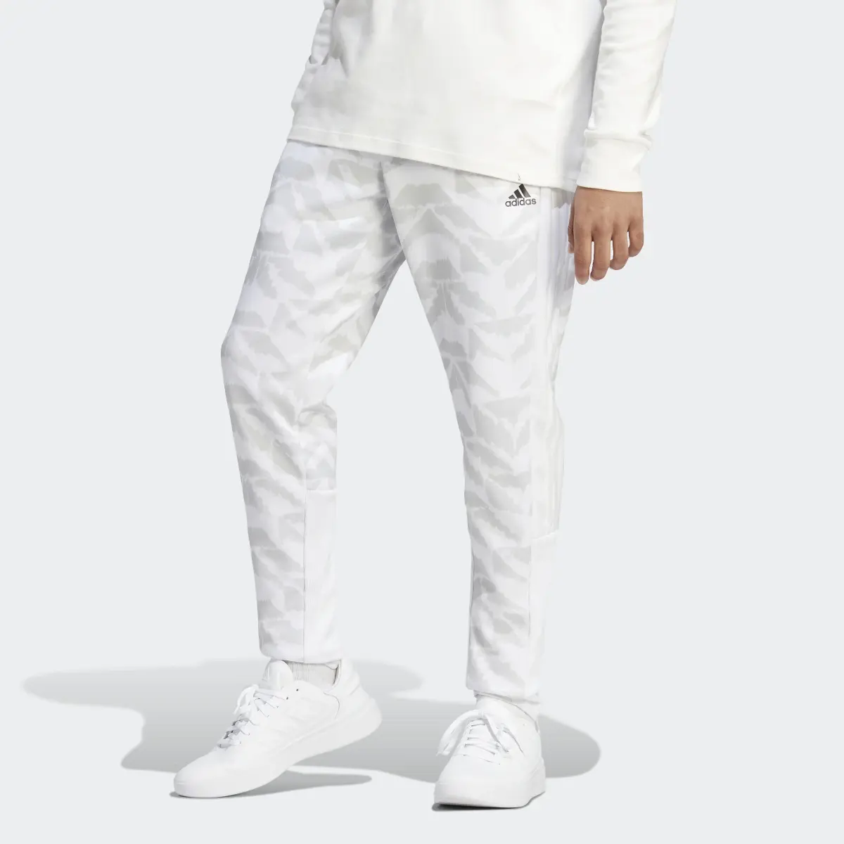 Adidas Pantaloni da allenamento Tiro Suit-Up Lifestyle. 1