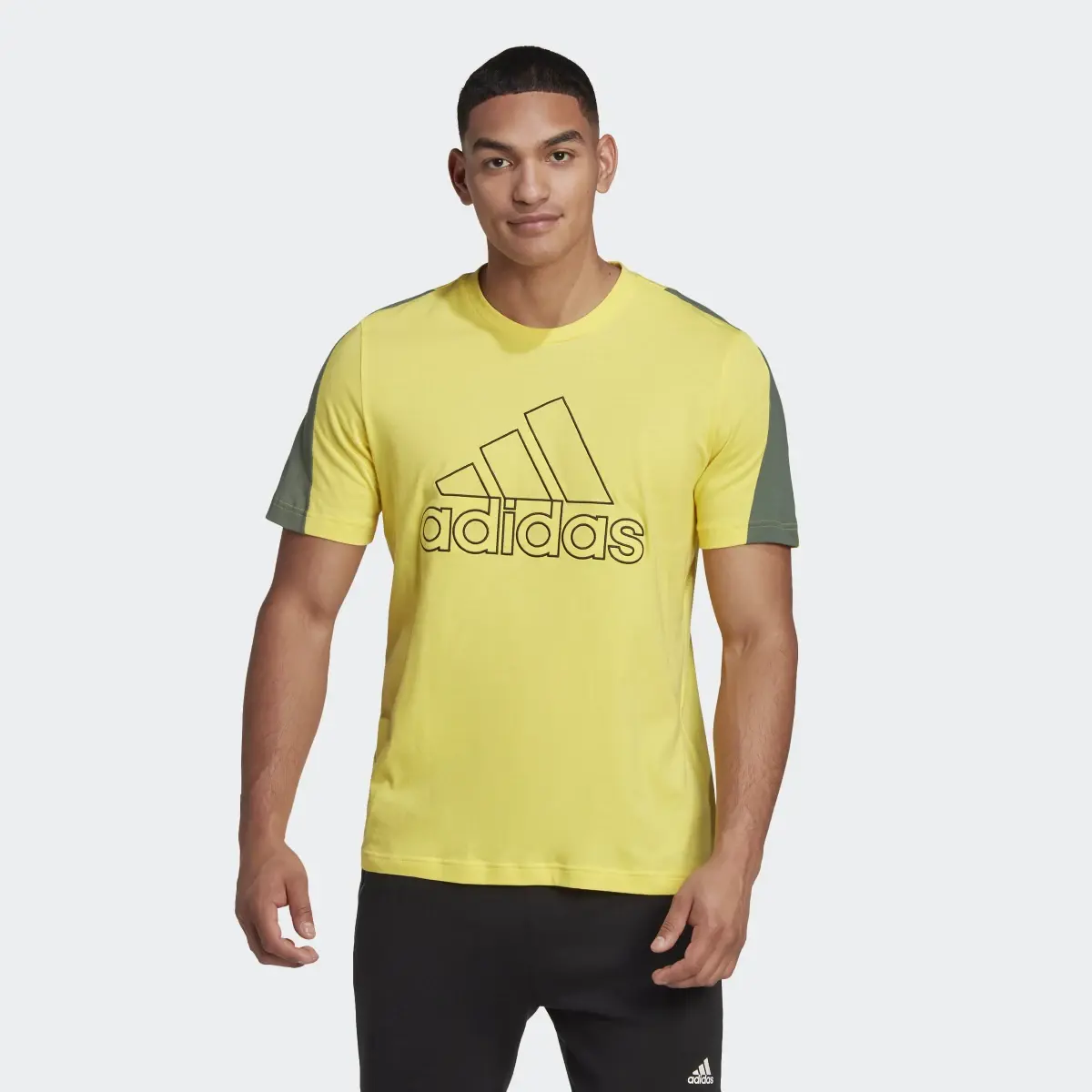 Adidas Playera Future Icons Badge of Sport Bordada. 2