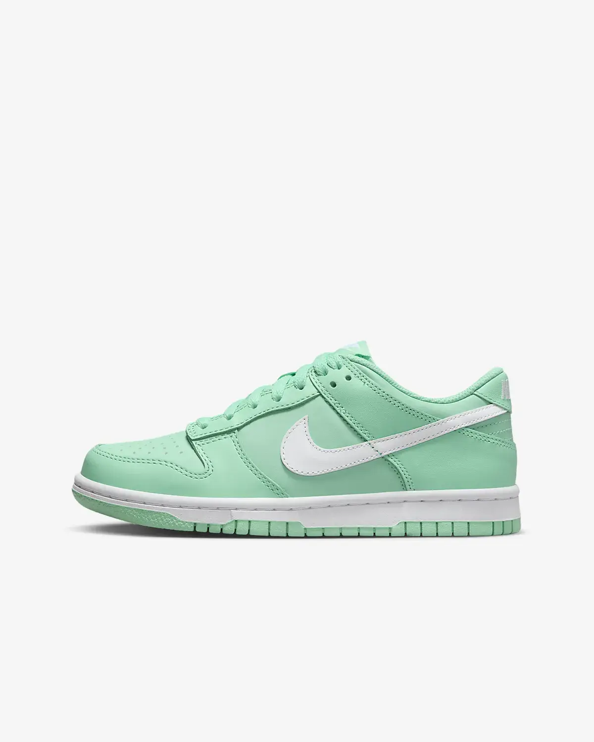 Nike Dunk Low. 1