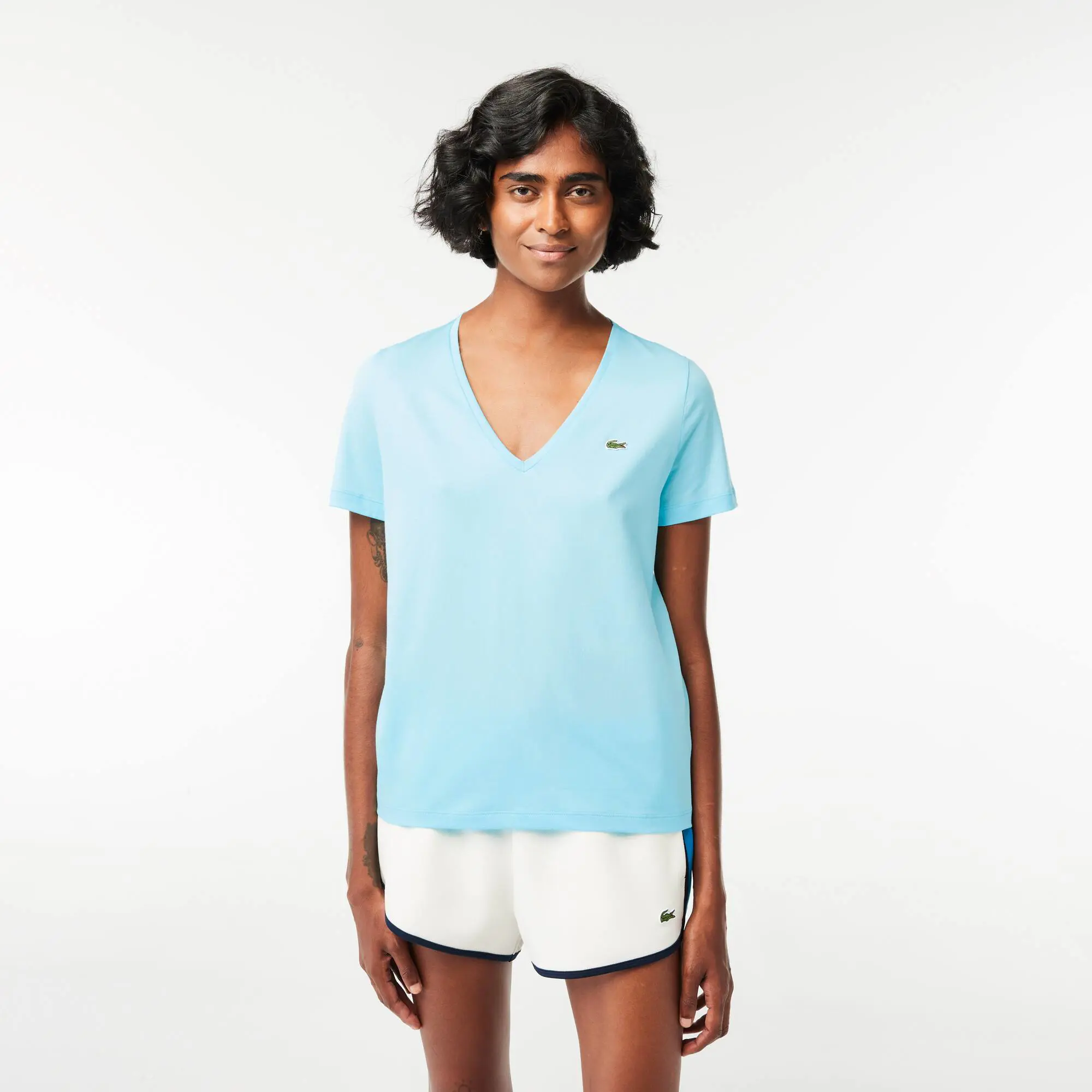 Lacoste T-shirt em algodão com corte largo e gola em bico para Mulher. 1 Lacoste T-shirt em algodão com corte largo e gola em bico para Mulher. 1