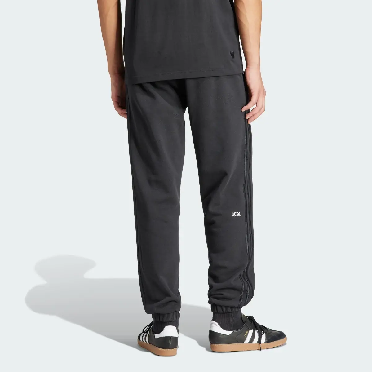 Adidas Pants Deportivos Mickey x Originals Bordados. 2