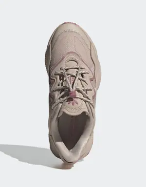 Adidas OZWEEGO Shoes. 3 Adidas OZWEEGO Shoes. 3