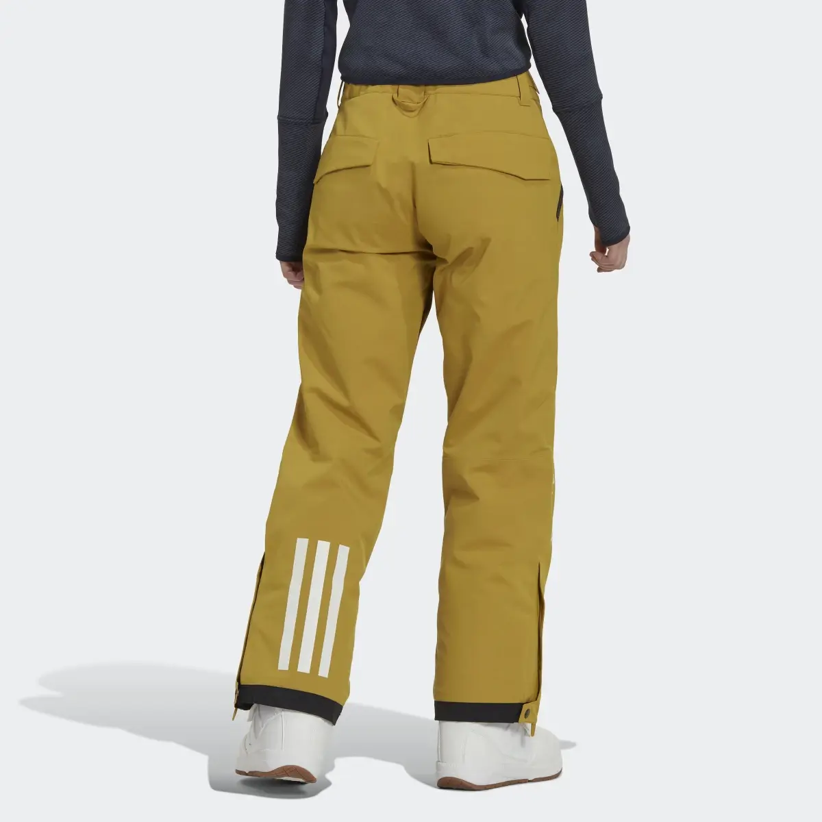 Adidas Pantalón técnico Resort Two-Layer Insulated Stretch. 2