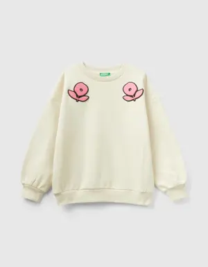 sweatshirt with flower patch