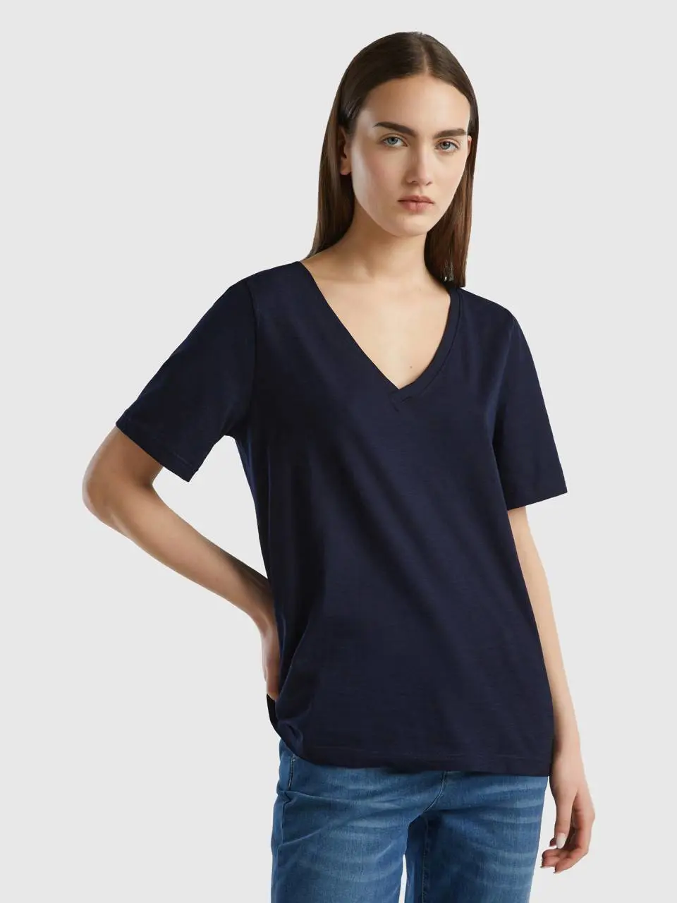 Benetton v-neck t-shirt in slub cotton. 1