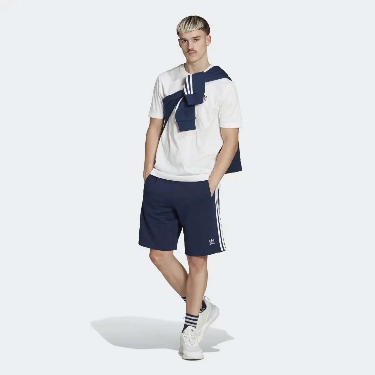 Adidas adicolor Classics 3-Streifen Sweat Shorts. 3