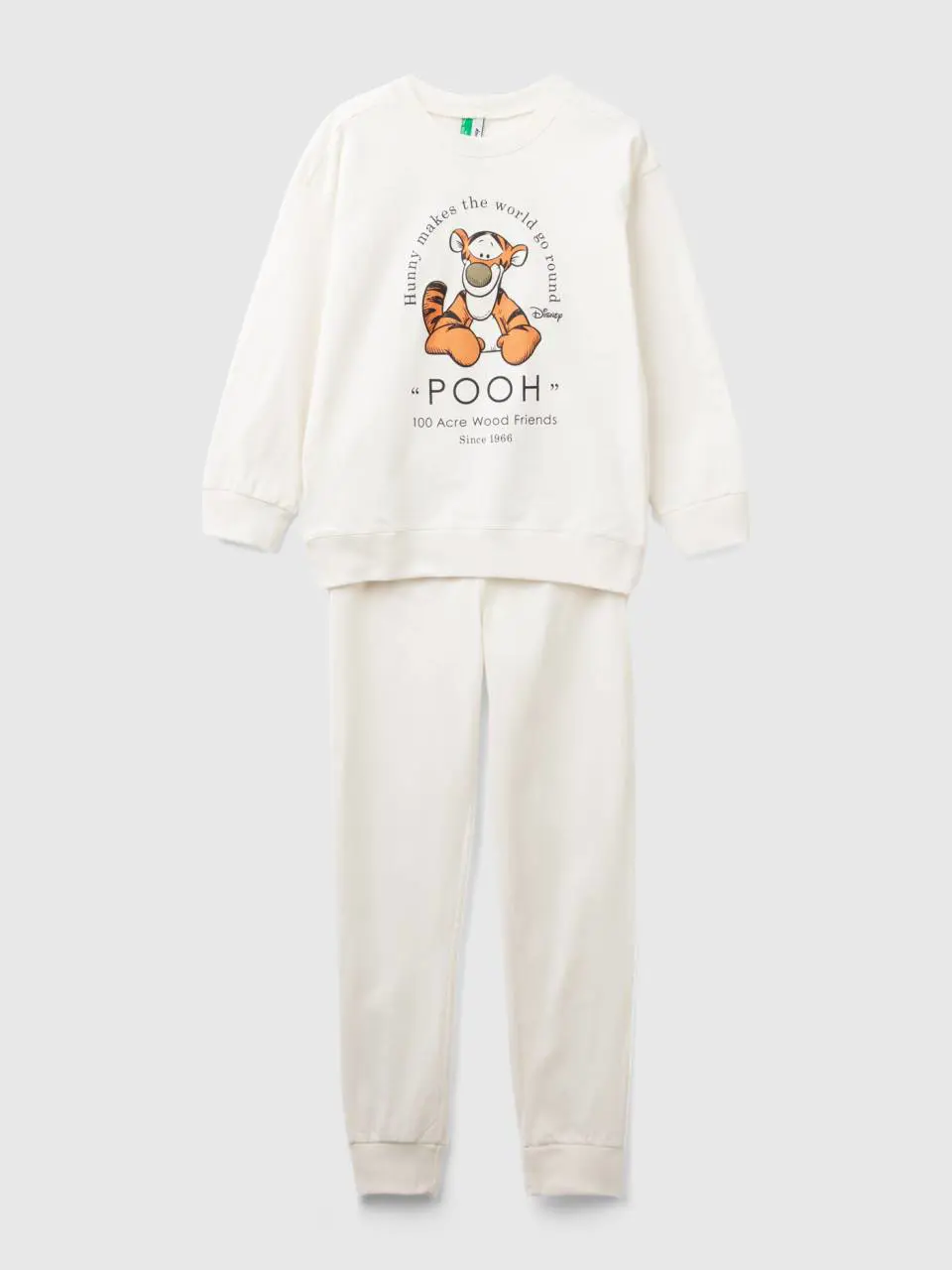 Benetton ©disney pyjamas with tigger print. 1