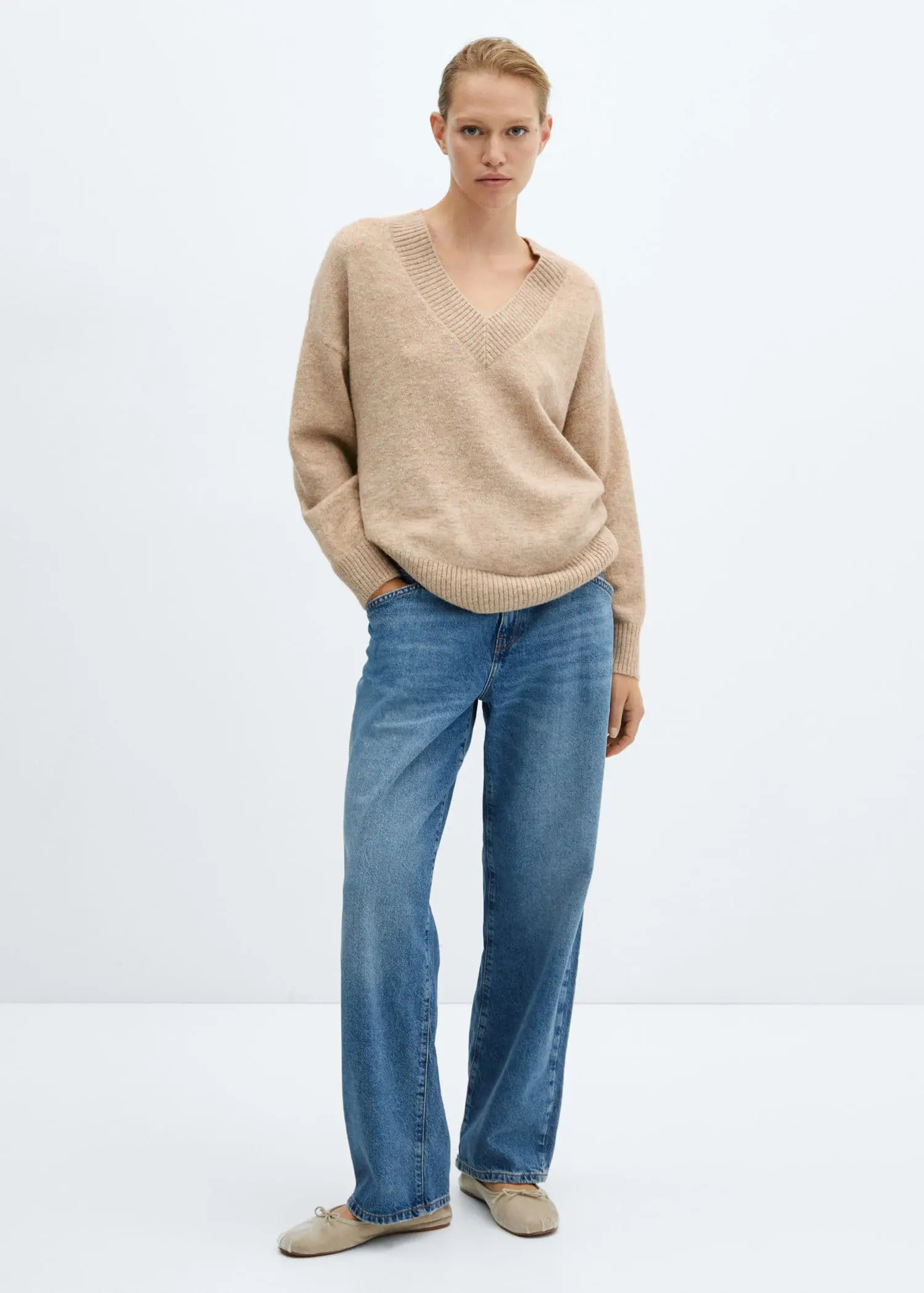 Mango Oversized-Pullover mit V-Ausschnitt. 1