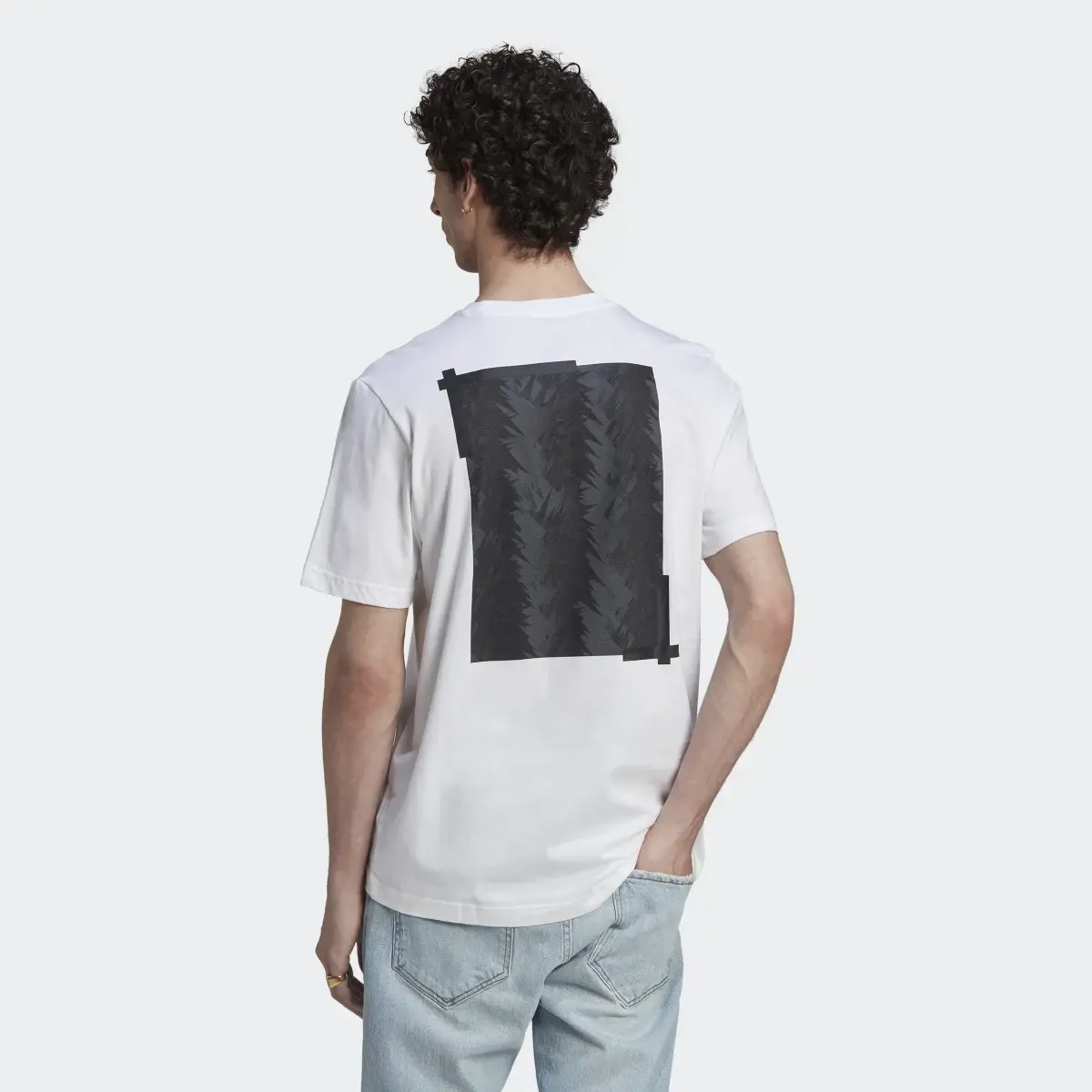 Adidas Juventus Graphic Tee. 3