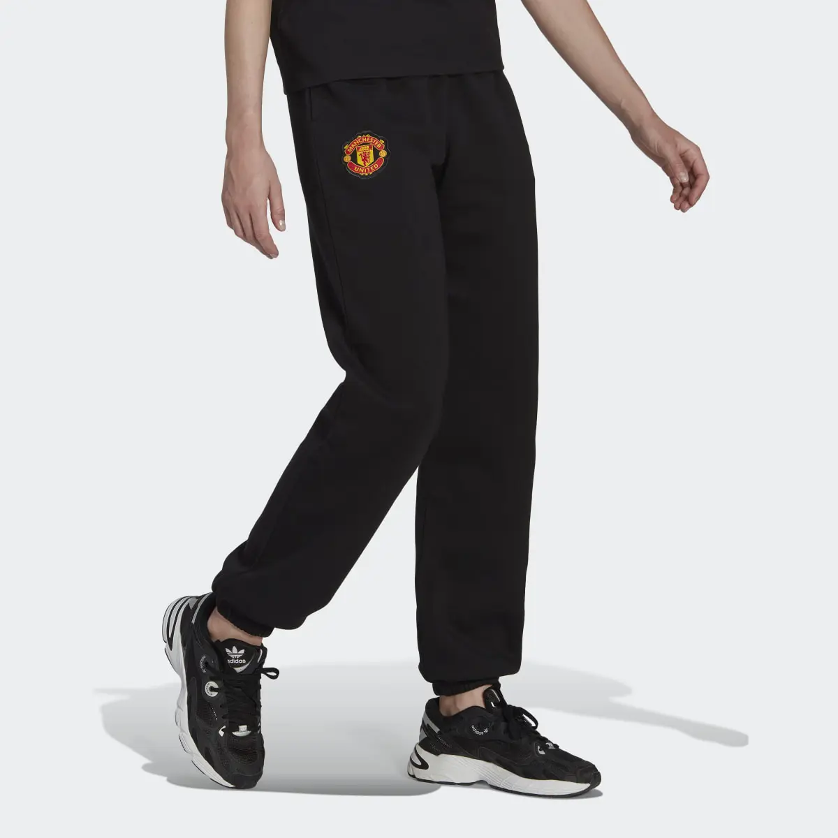 Adidas Manchester United Essentials Trefoil Fleece Jogger. 3