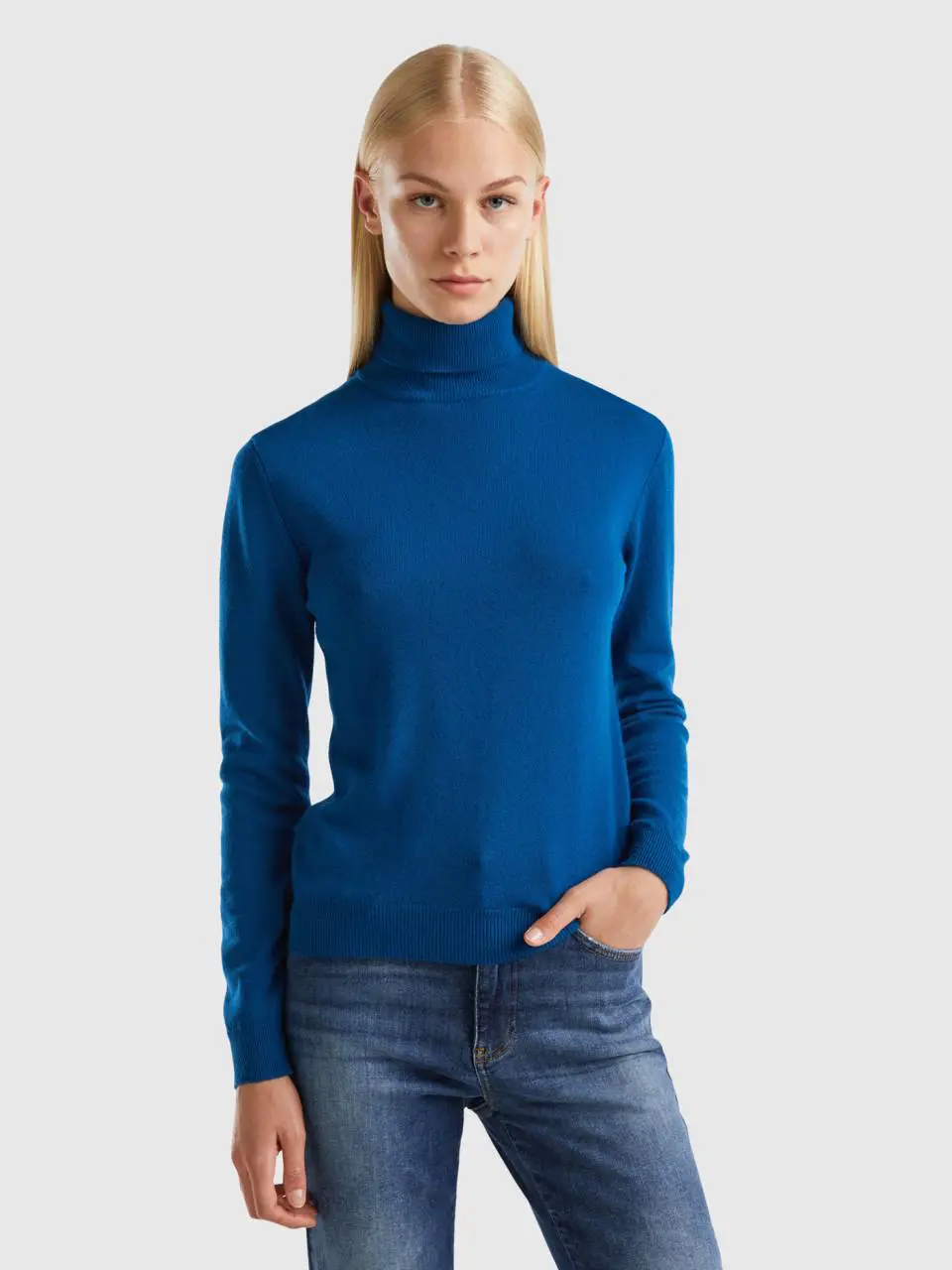 Benetton blue turtleneck in pure merino wool. 1