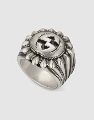 Interlocking G engraved ring